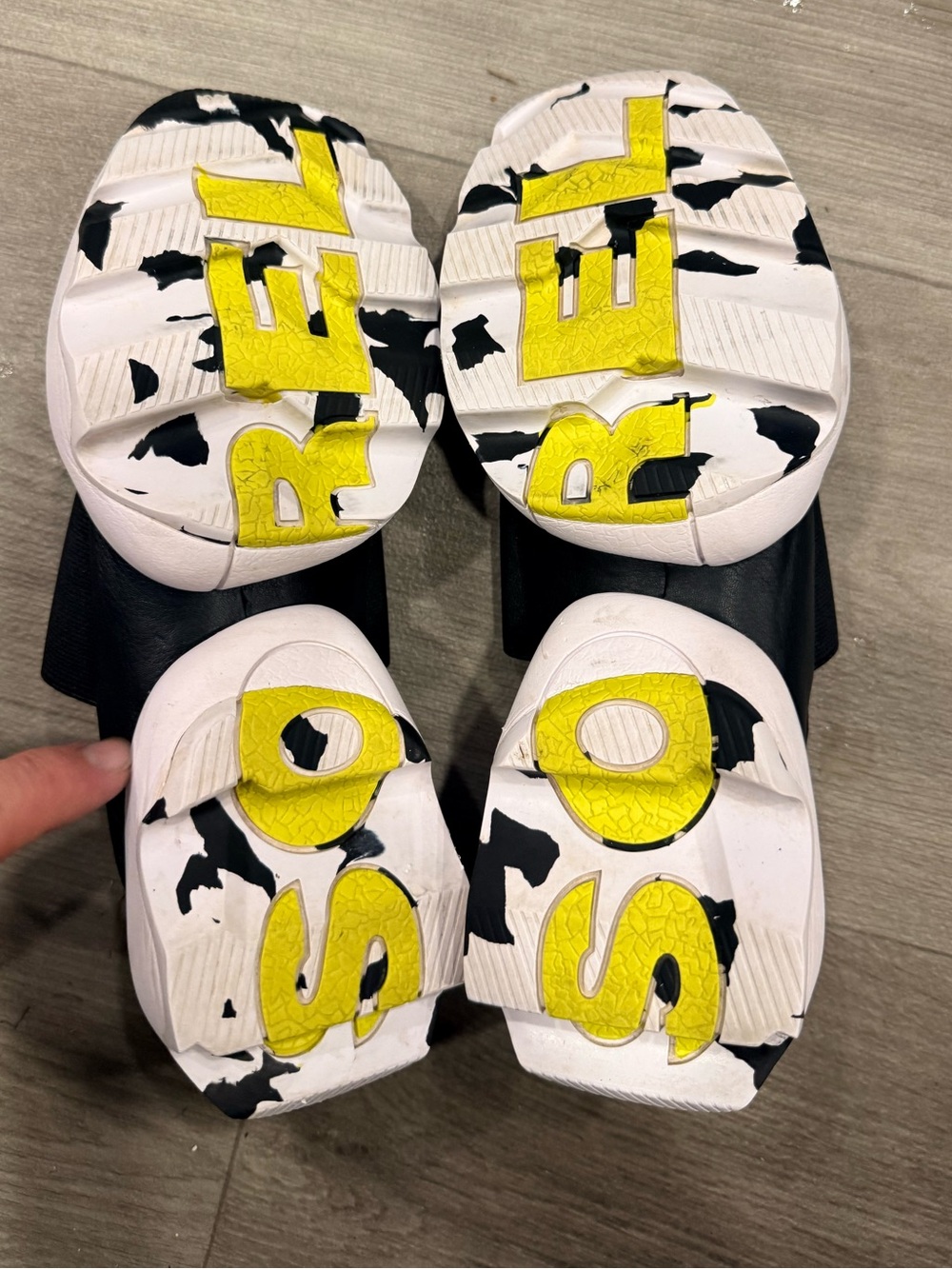 Sorel women’s White Black Slip-On Athletic Sneakers with Yellow Accents size 8 - Picture 3 of 4